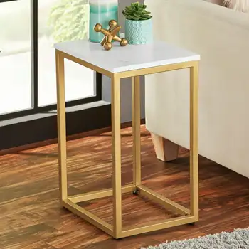 Прикроватный столик с белой столешницей и золотой рамкой